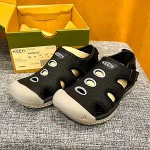 BNIB Boys Keen Stingray Sandal Shoes - Size 11 🆕